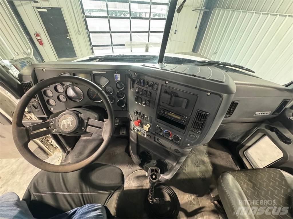 Mack GU713 트랙터 유닛