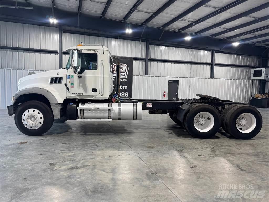 Mack GU713 트랙터 유닛