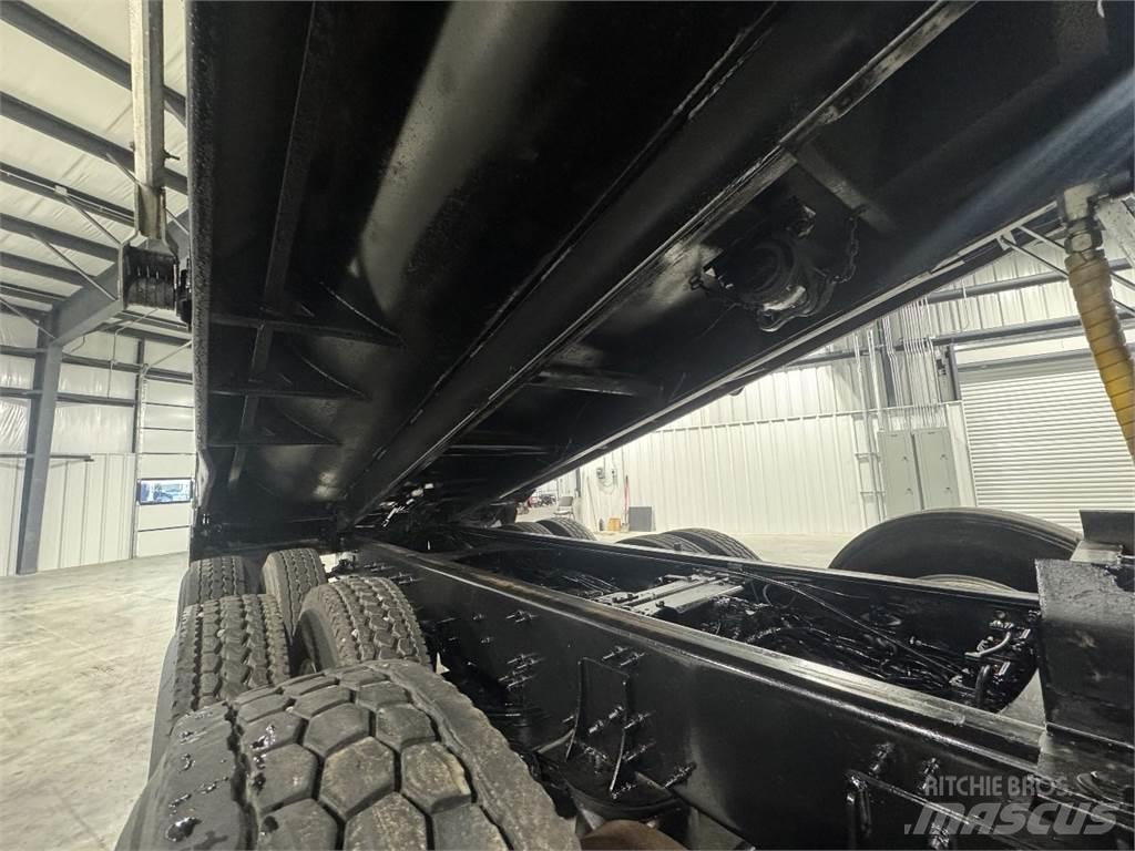 Mack GU713 덤프 트럭