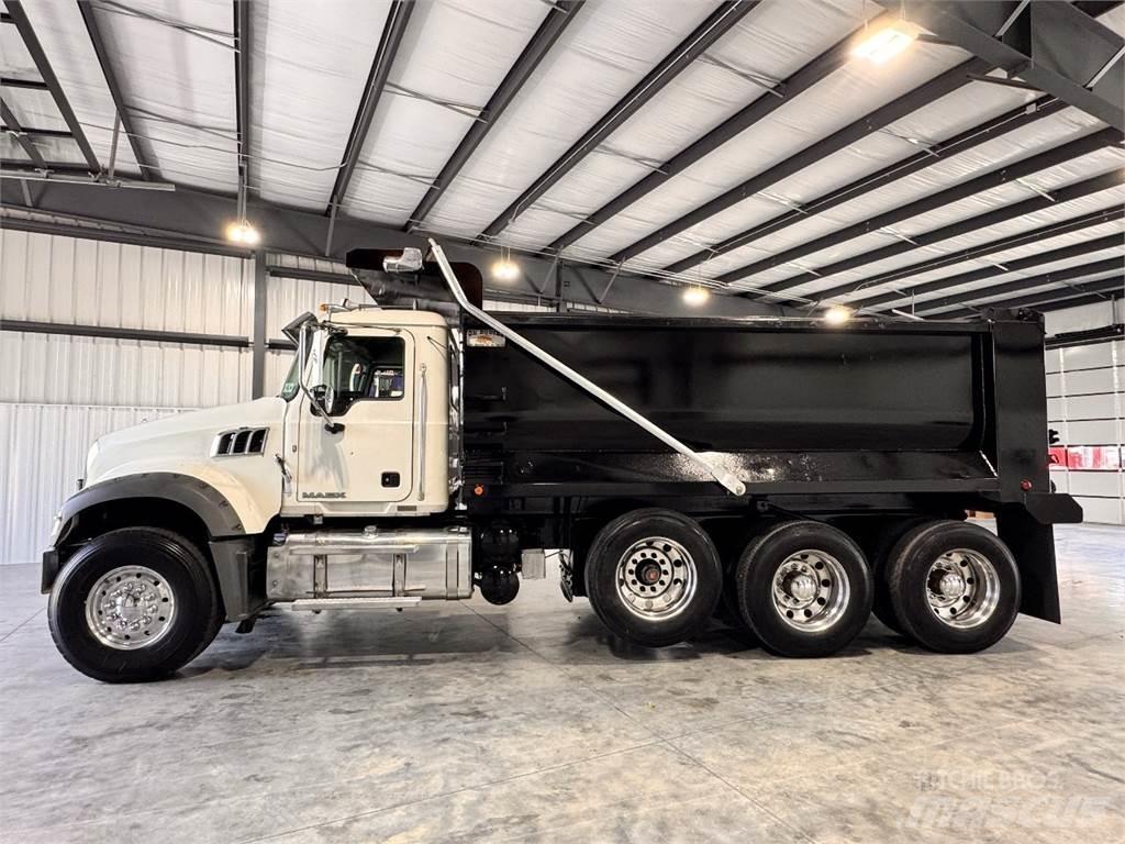 Mack GU713 덤프 트럭