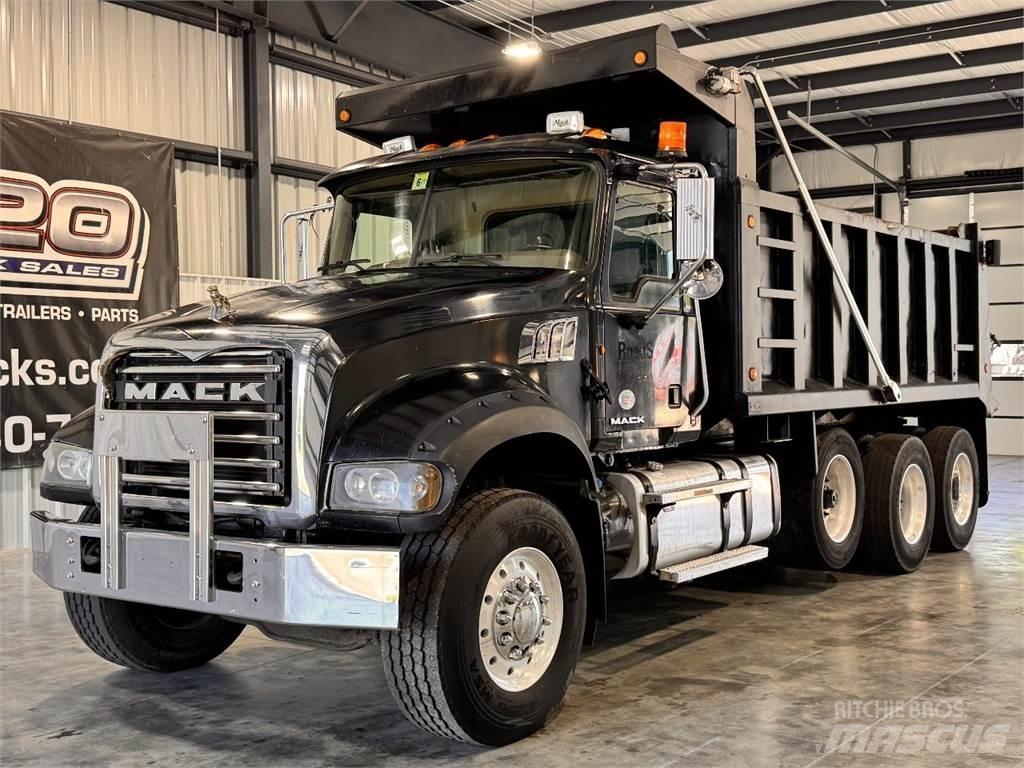 Mack GU713 덤프 트럭