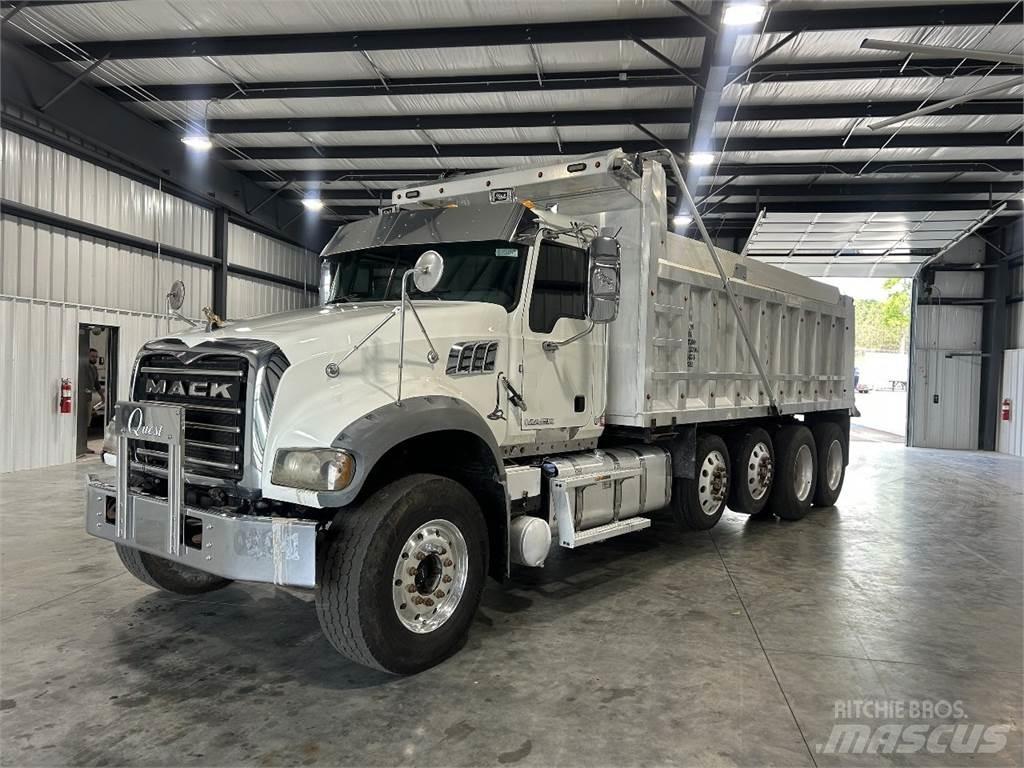 Mack GU713 덤프 트럭