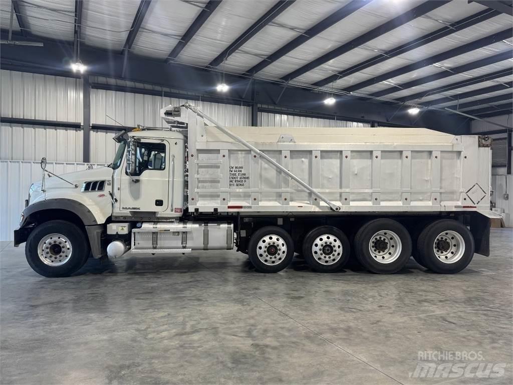 Mack GU713 덤프 트럭