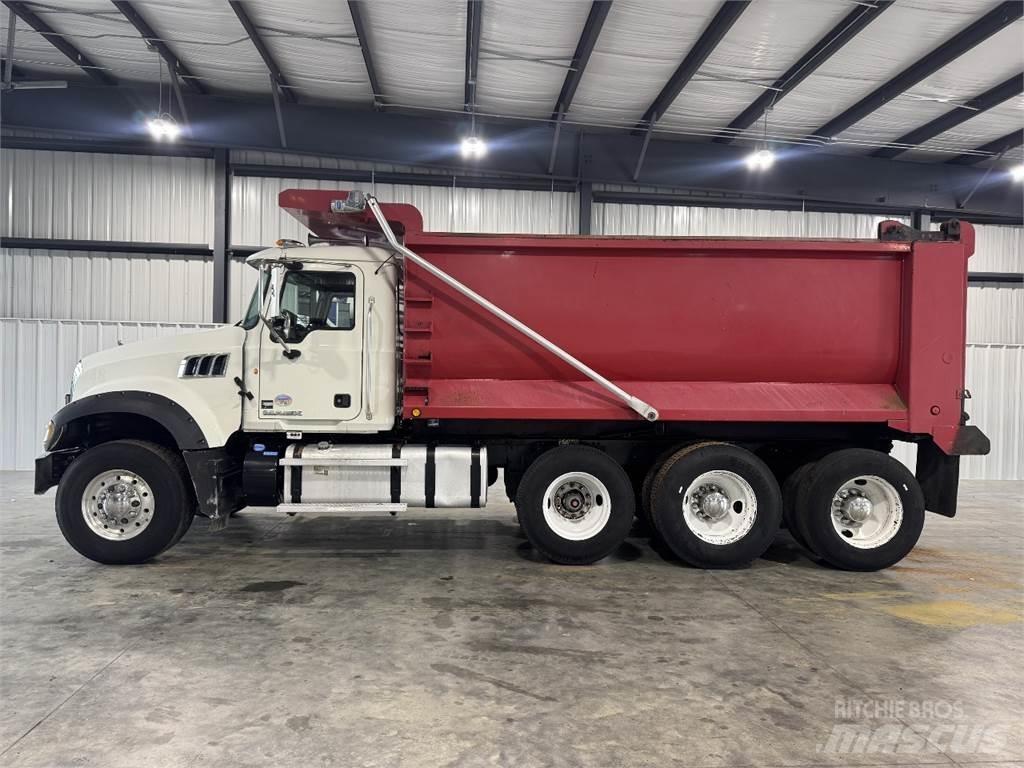 Mack GU713 덤프 트럭