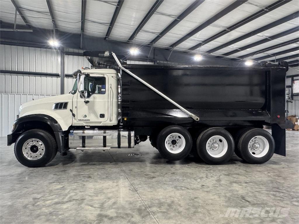 Mack GU713 덤프 트럭