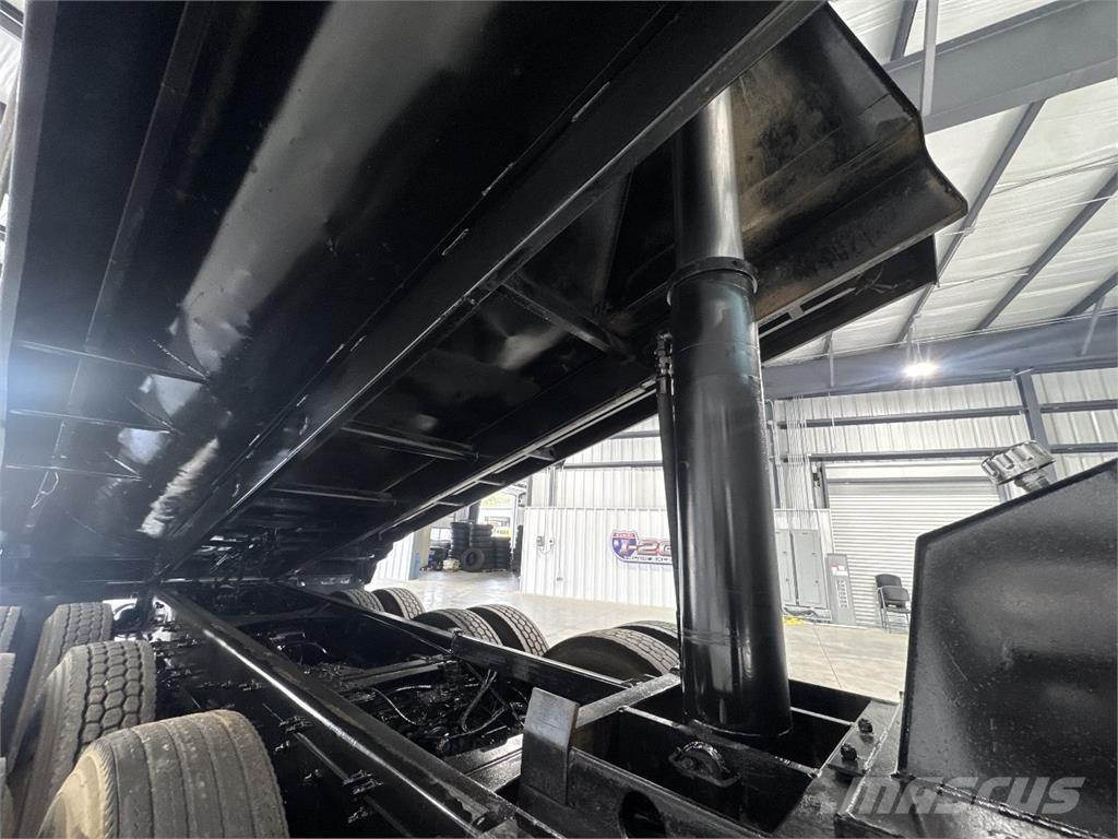 Mack GU713 덤프 트럭