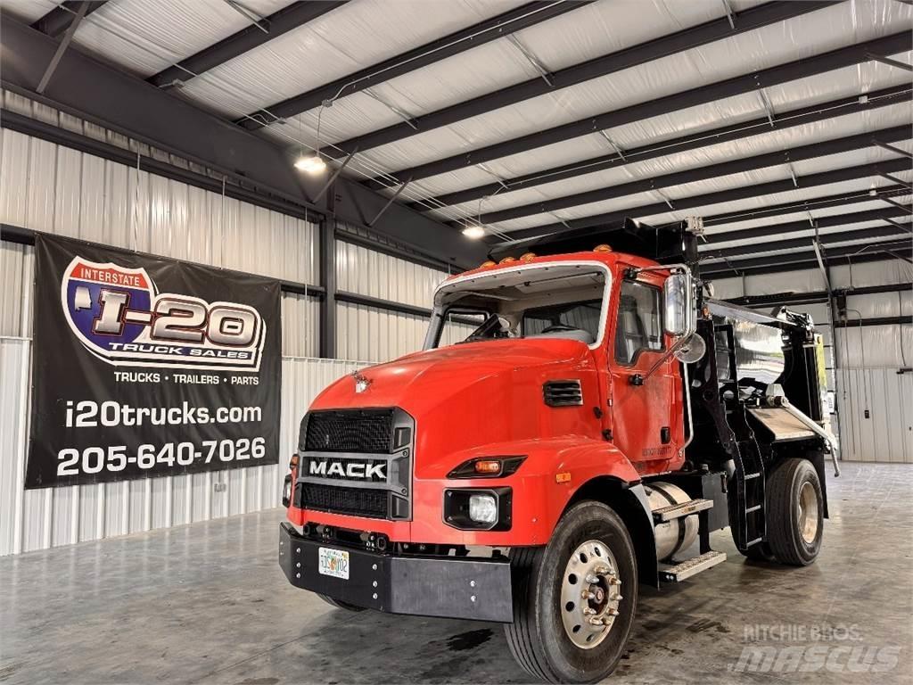 Mack MD6 덤프 트럭