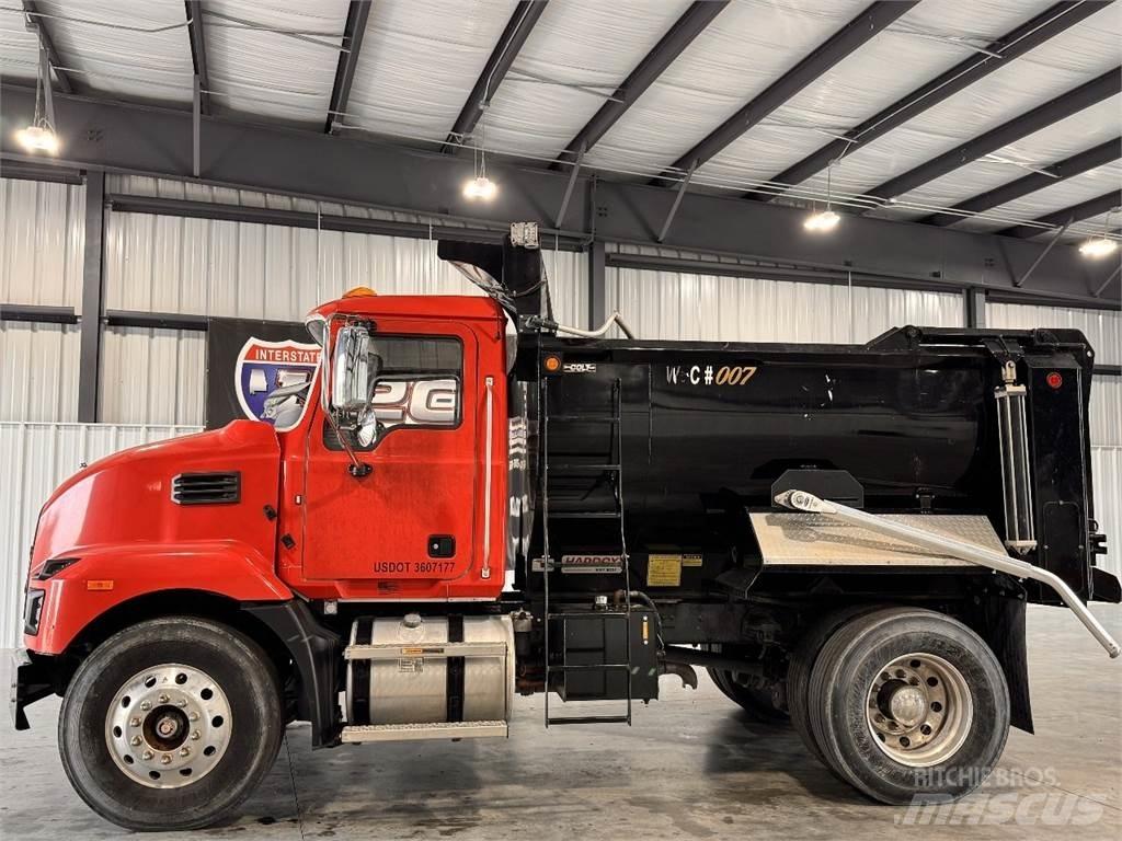 Mack MD6 덤프 트럭