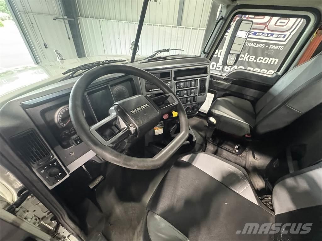 Mack Pinnacle 트랙터 유닛