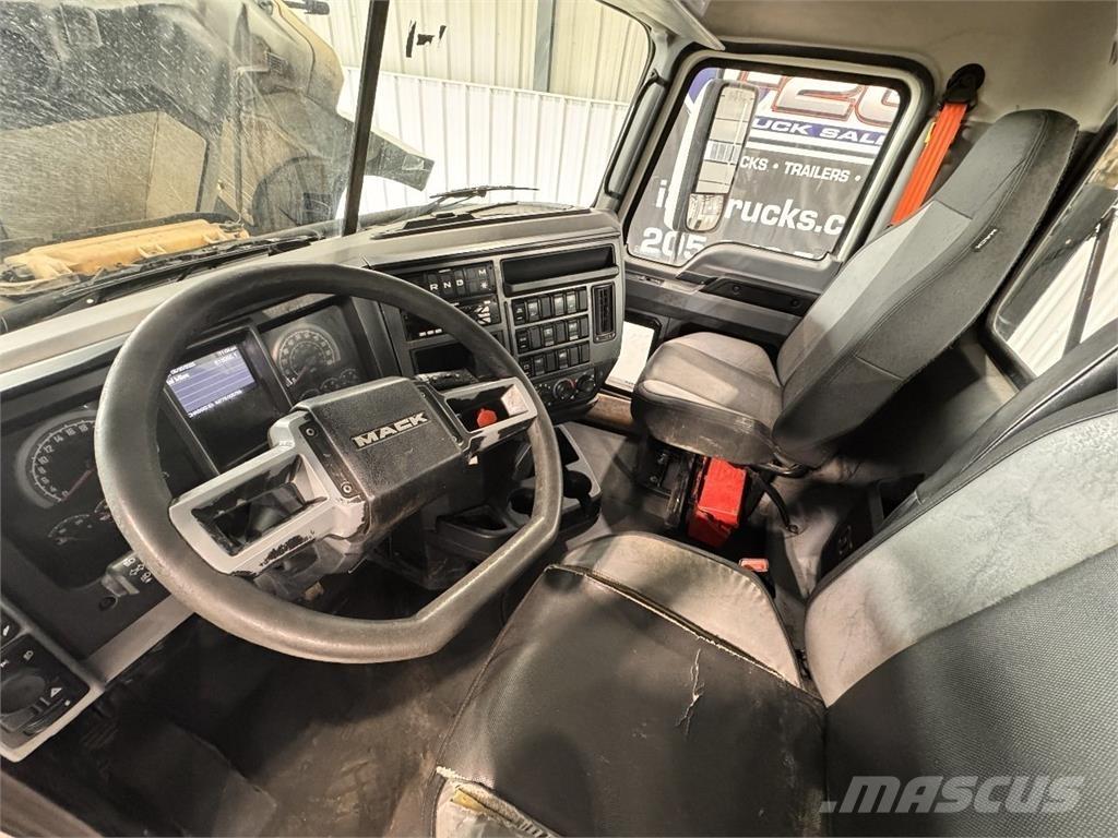 Mack Pinnacle 트랙터 유닛