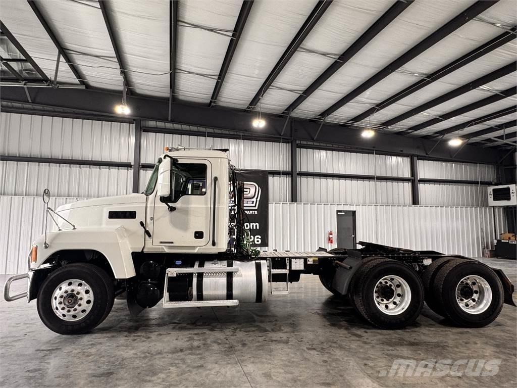Mack Pinnacle 트랙터 유닛