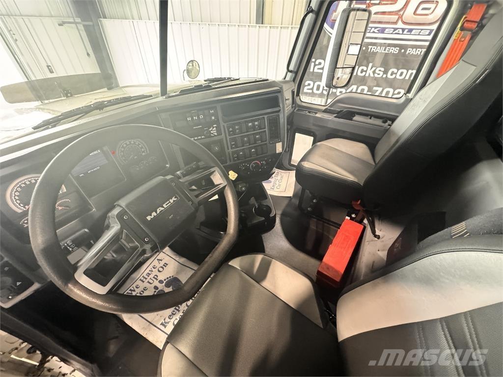 Mack Pinnacle 트랙터 유닛