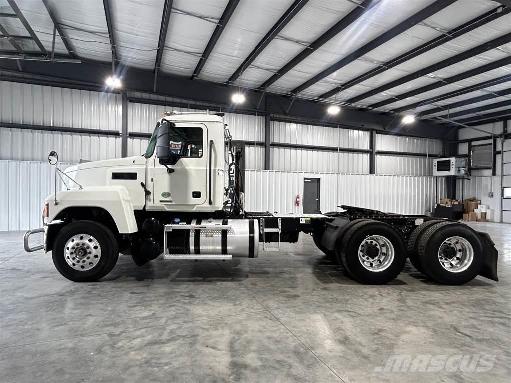 Mack Pinnacle 트랙터 유닛