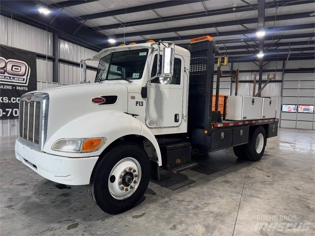 Peterbilt 330 플랫베드/드롭사이드 트럭