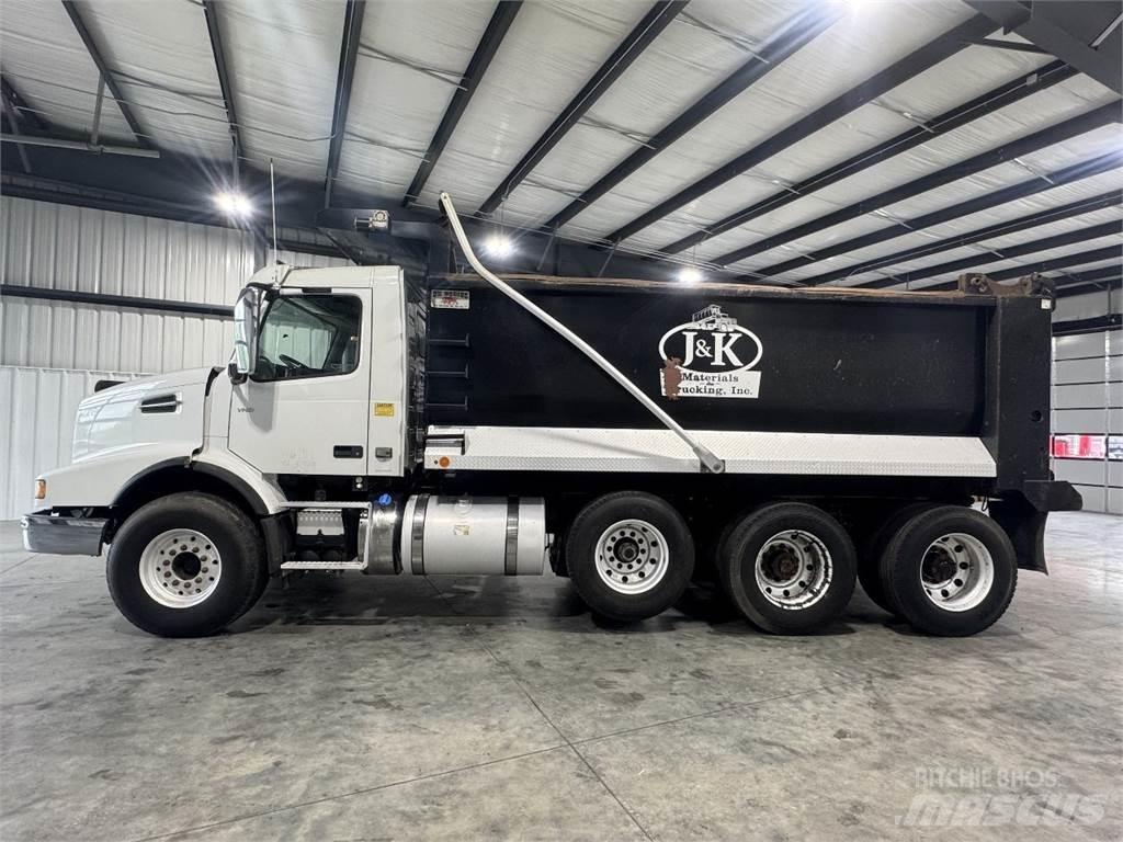 Volvo VHD 덤프 트럭