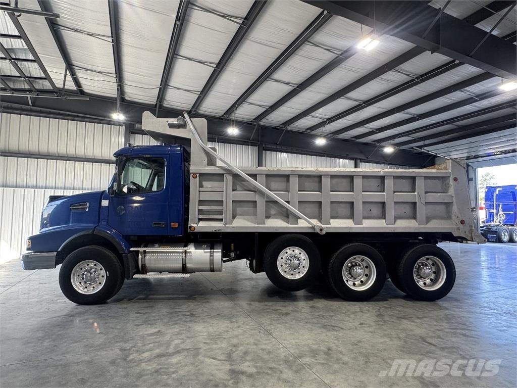 Volvo VHD 덤프 트럭