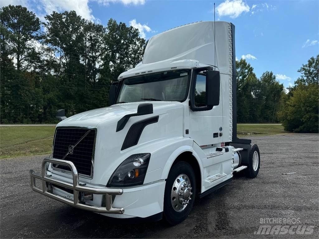 Volvo VNL42T300 트랙터 유닛