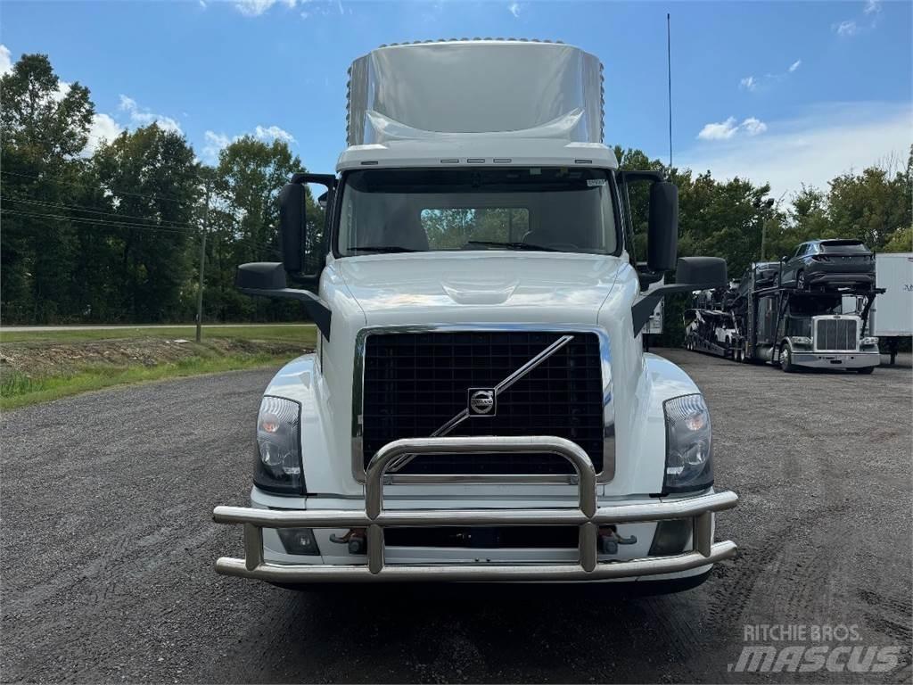 Volvo VNL42T300 트랙터 유닛