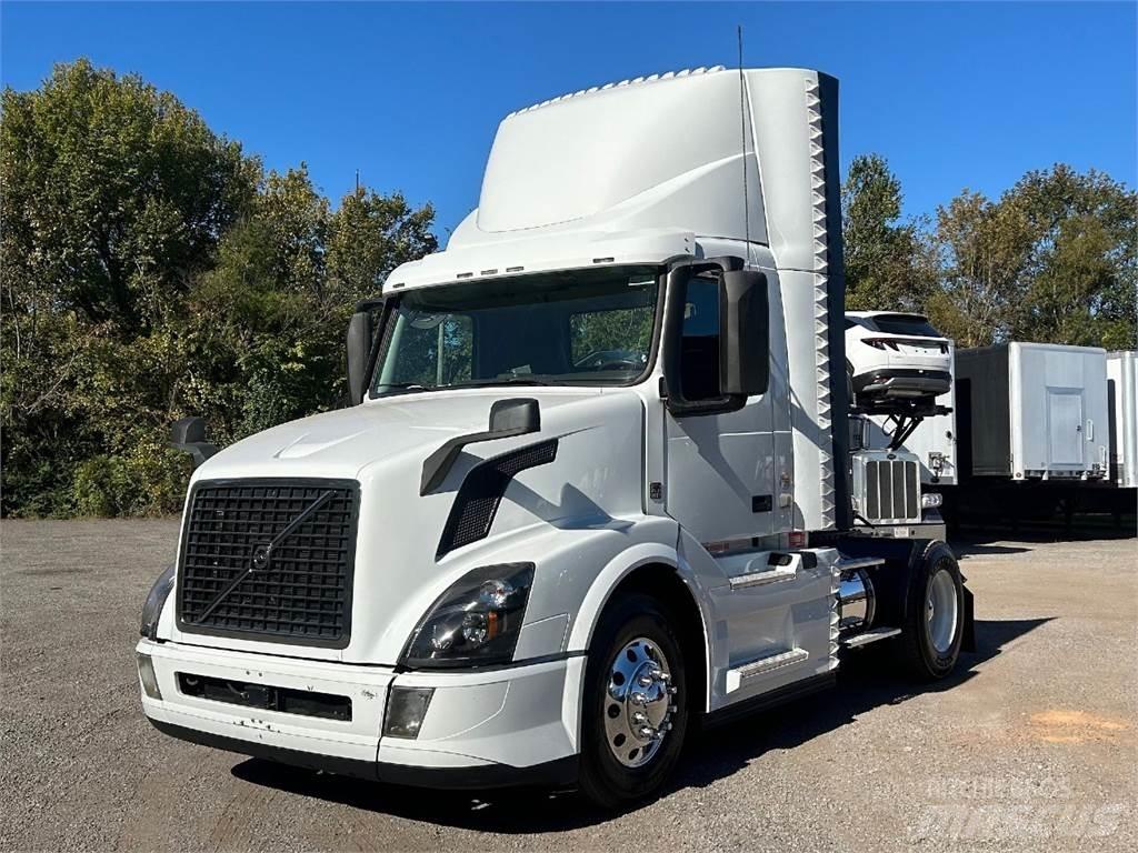 Volvo VNL42T300 트랙터 유닛