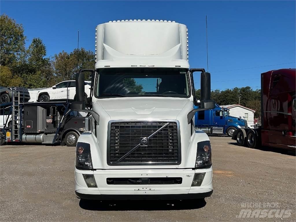Volvo VNL42T300 트랙터 유닛