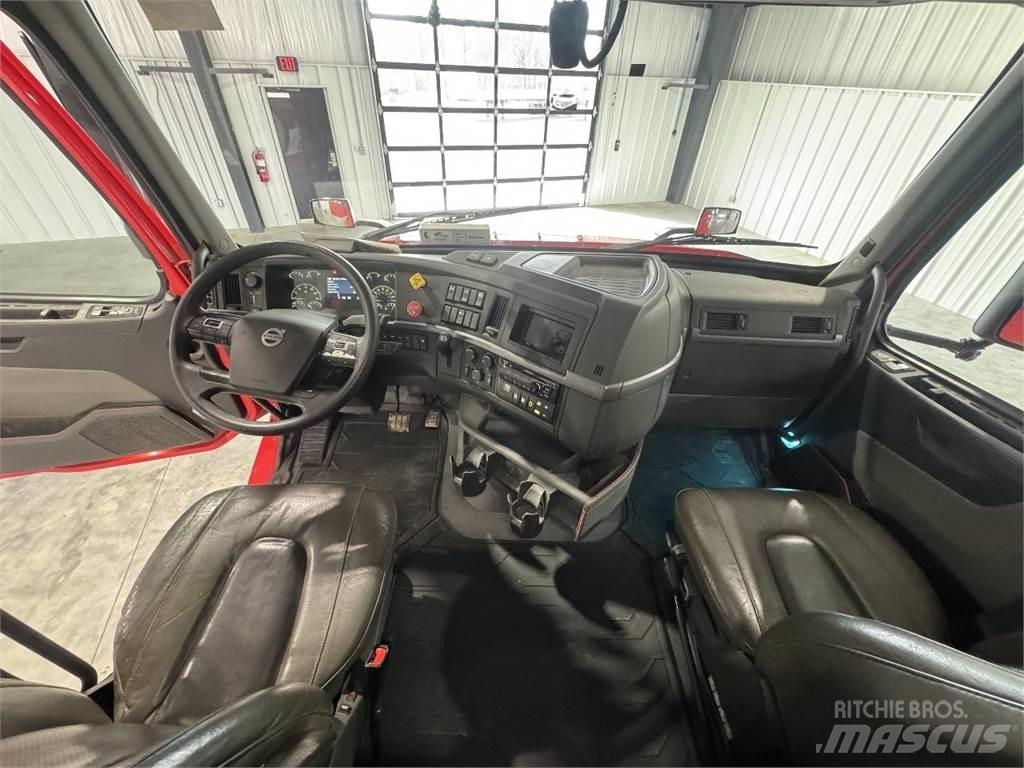 Volvo VNL64T740 트랙터 유닛