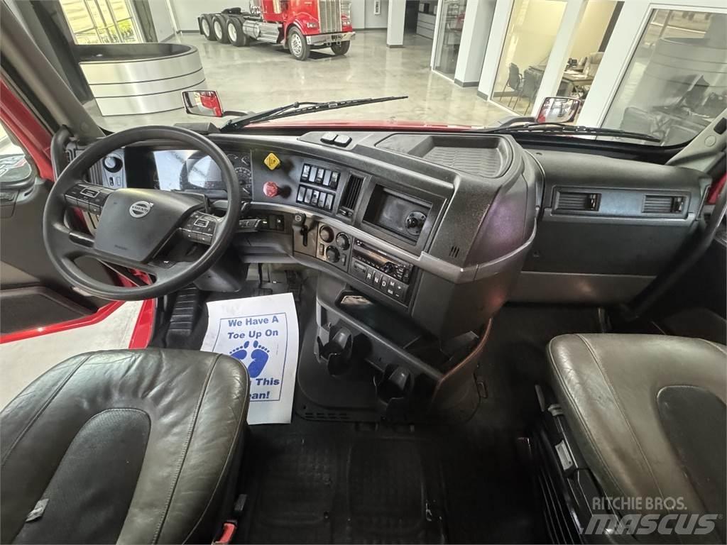 Volvo VNL64T740 트랙터 유닛