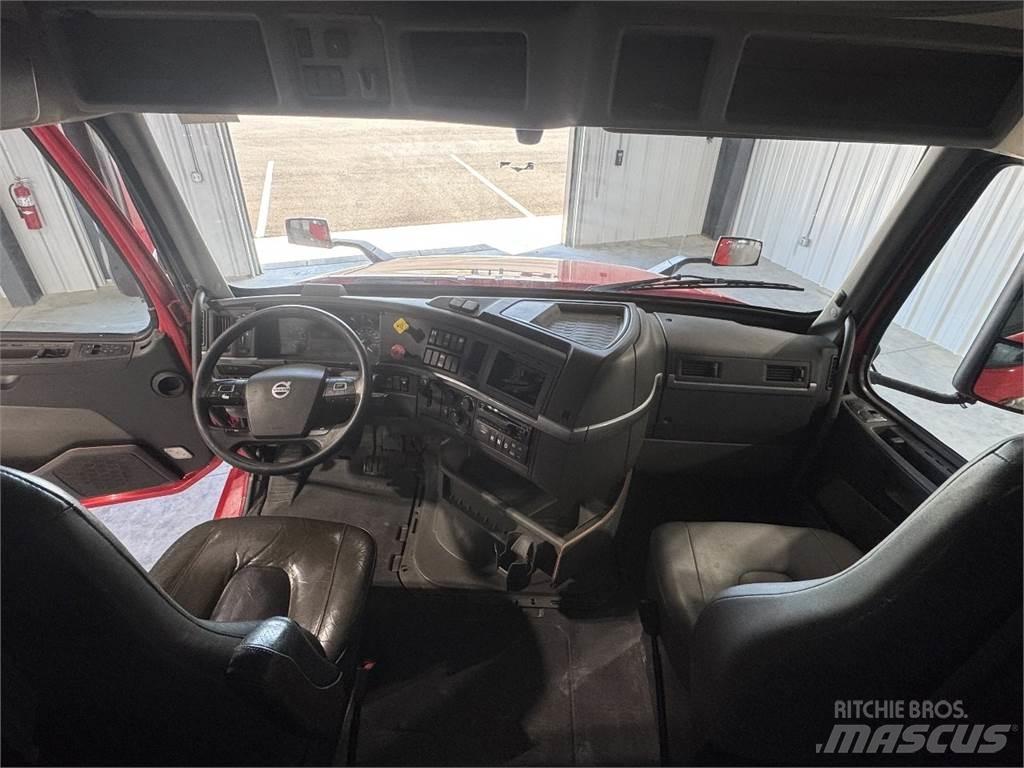 Volvo VNL64T740 트랙터 유닛