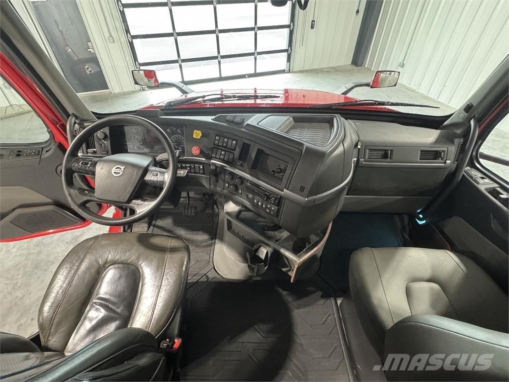 Volvo VNL64T740 트랙터 유닛