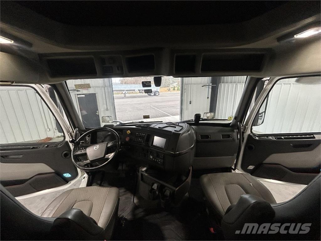 Volvo VNL64T740 트랙터 유닛