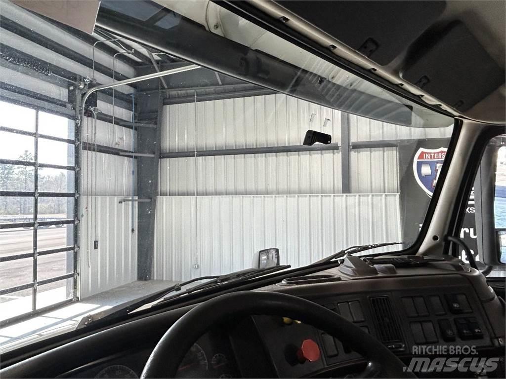 Volvo VNM 트랙터 유닛