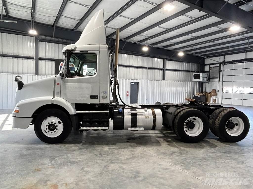 Volvo VNM 트랙터 유닛
