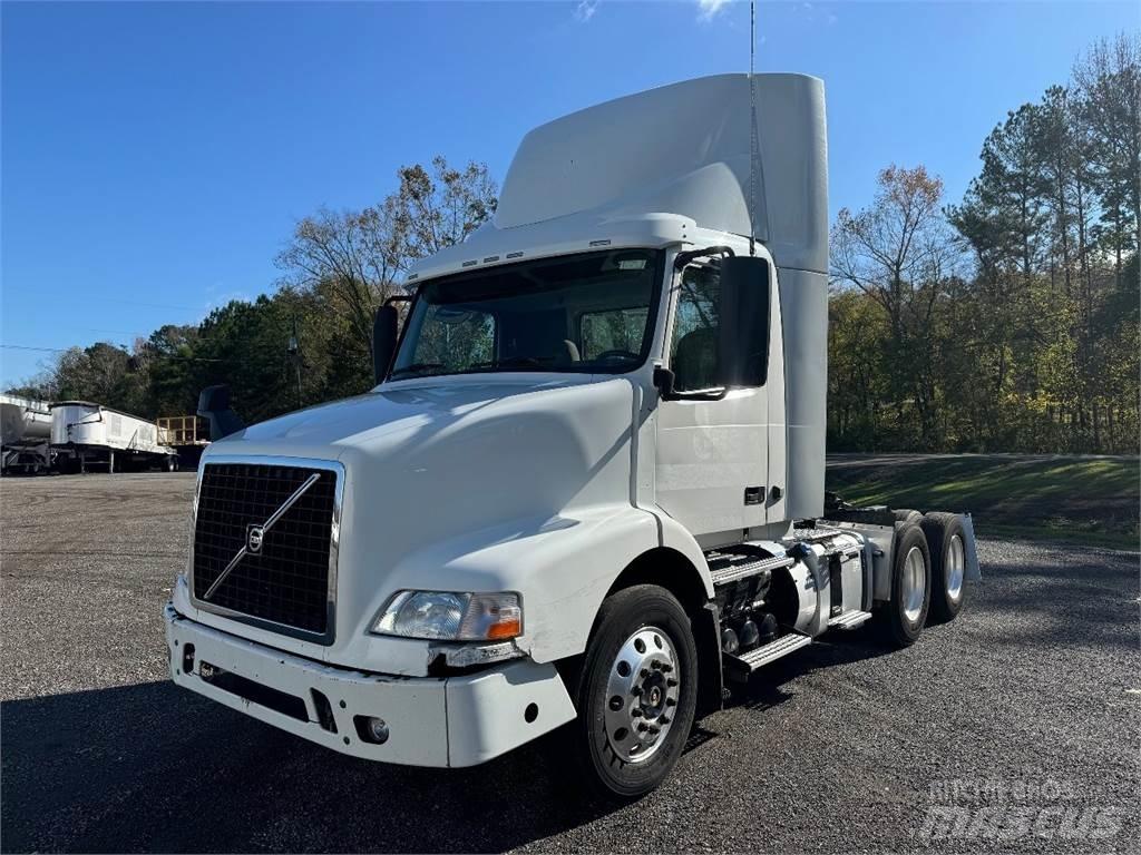 Volvo VNM64T200 트랙터 유닛