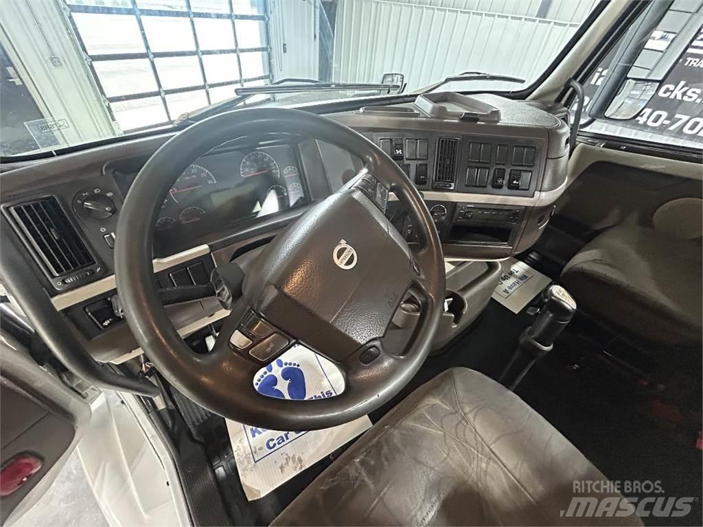 Volvo VNM64T200 트랙터 유닛