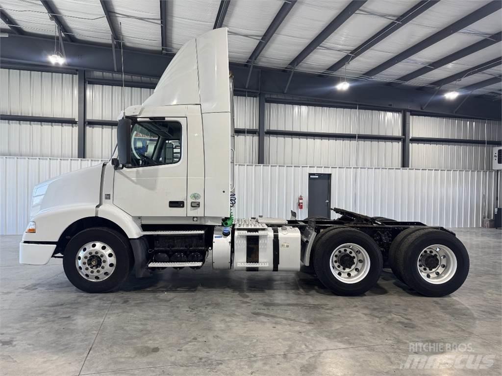 Volvo VNM64T200 트랙터 유닛