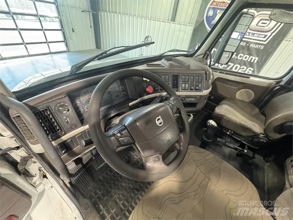 Volvo VNM64T200 트랙터 유닛