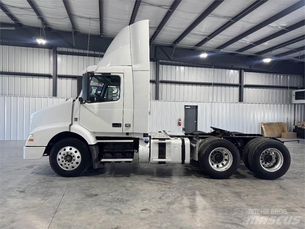 Volvo VNM64T200 트랙터 유닛