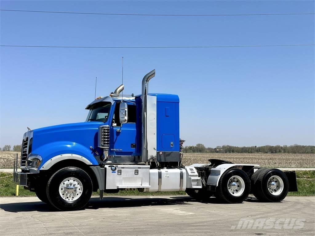 Mack Titan TD713 트랙터 유닛