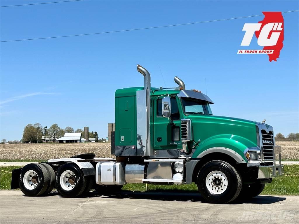 Mack Titan TD713 트랙터 유닛