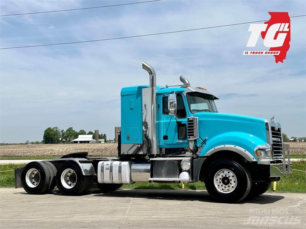 Mack Titan TD713 트랙터 유닛