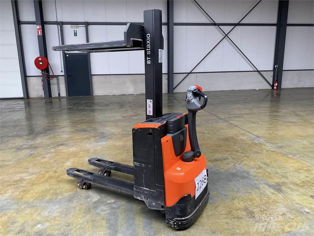 Toyota BT SWE080L 보행식 리치 지게차