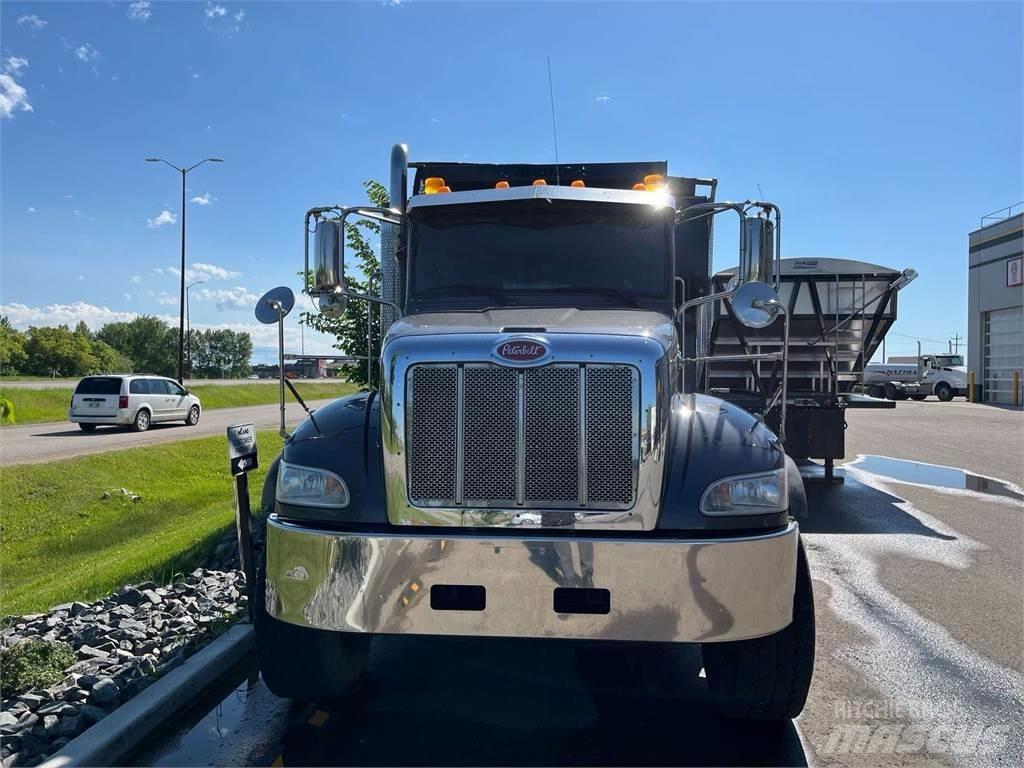 Peterbilt 348 덤프 트럭