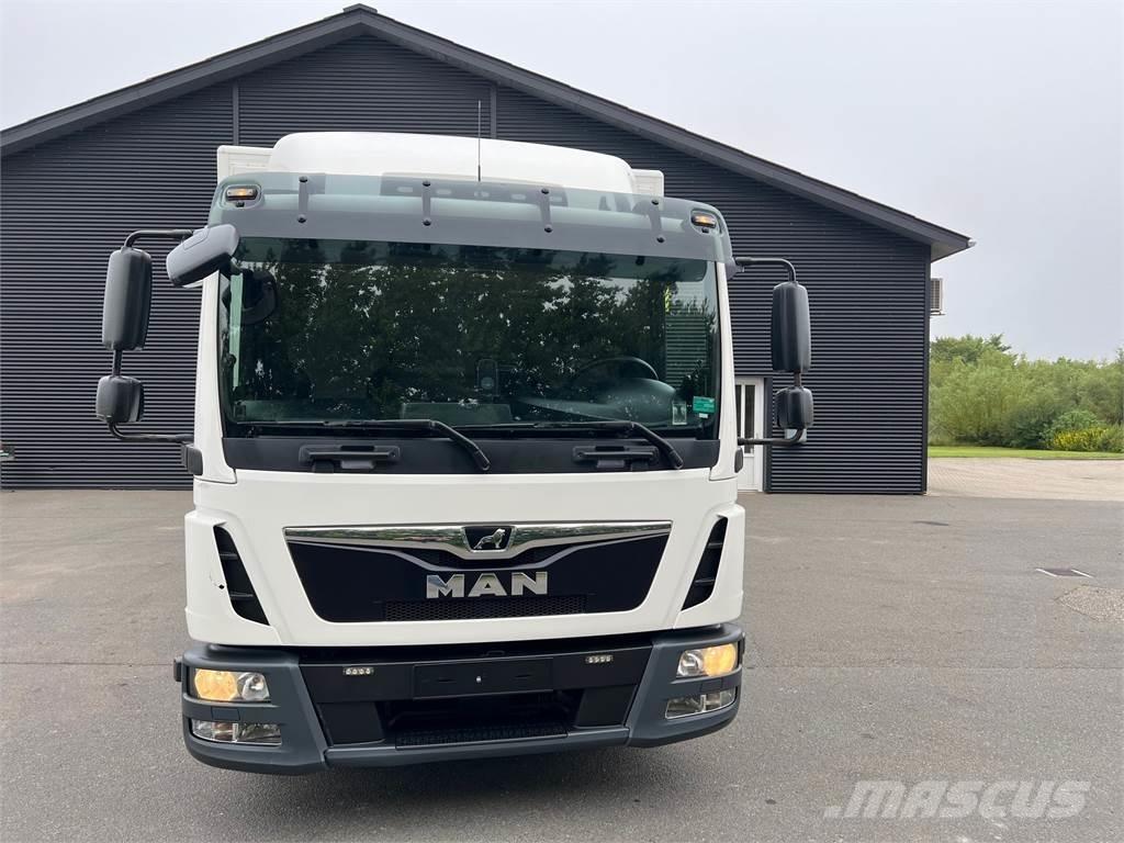 MAN TGL 12.220 탑차 트럭