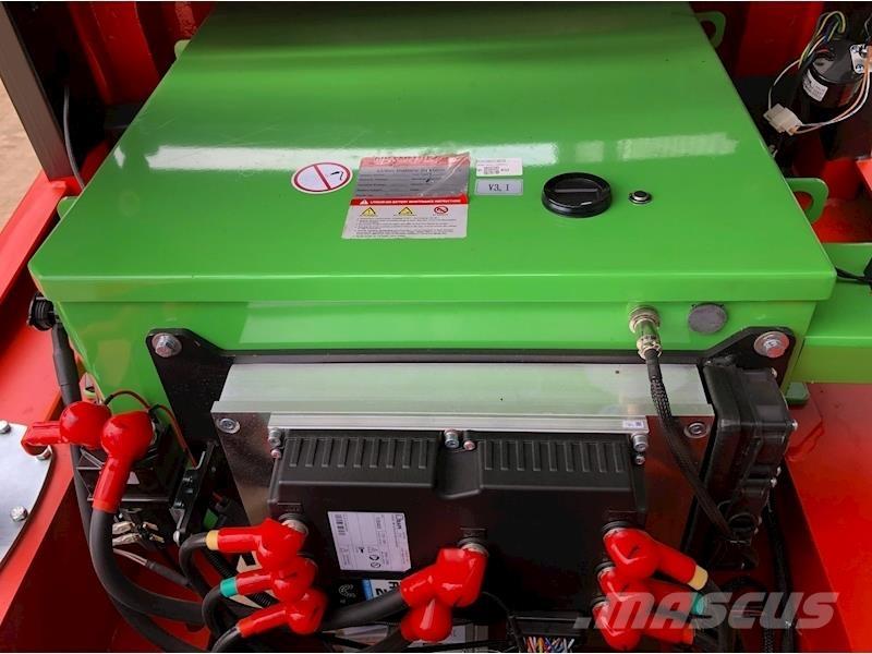 EP EFL302 전동 지게차