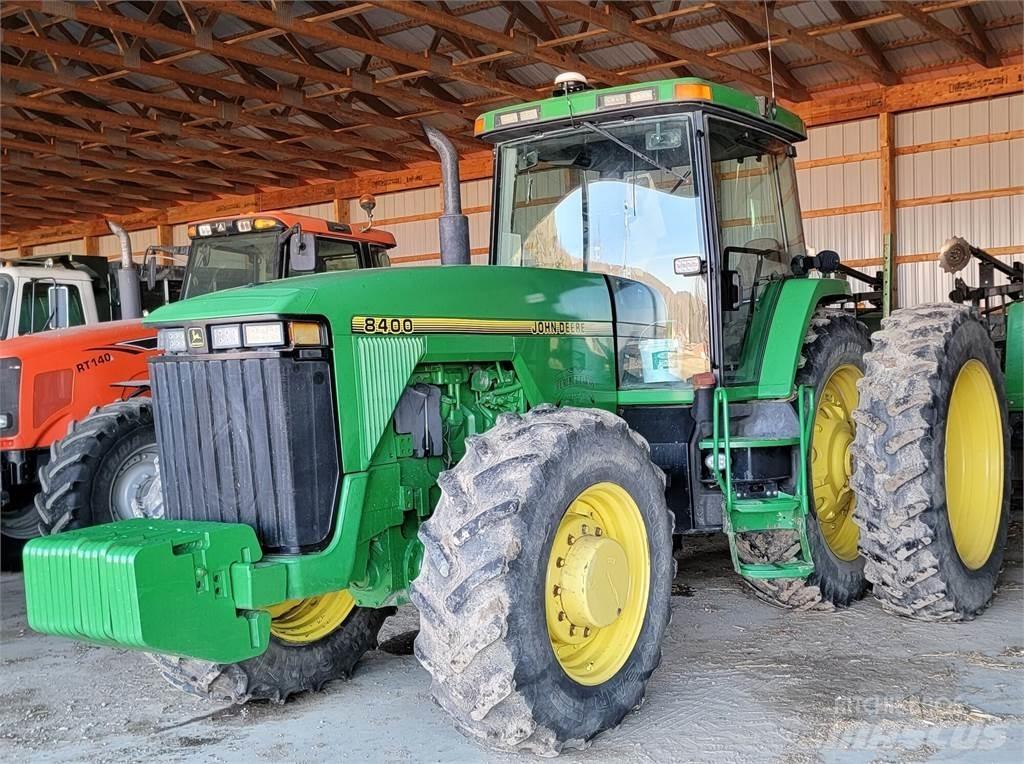 John Deere 8400 트랙터