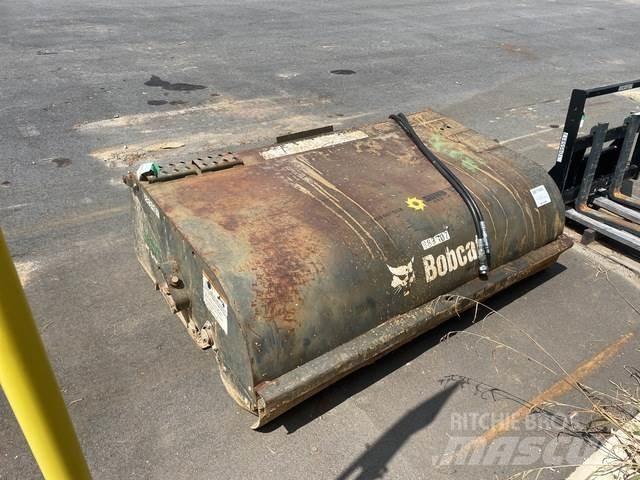 Bobcat 72 도로 청소차