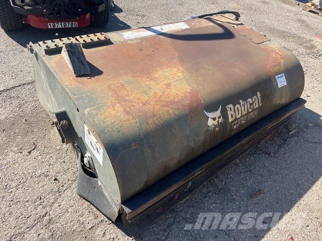 Bobcat 72 도로 청소차