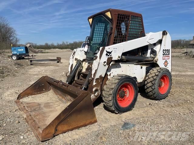 Bobcat S220  스키드로더