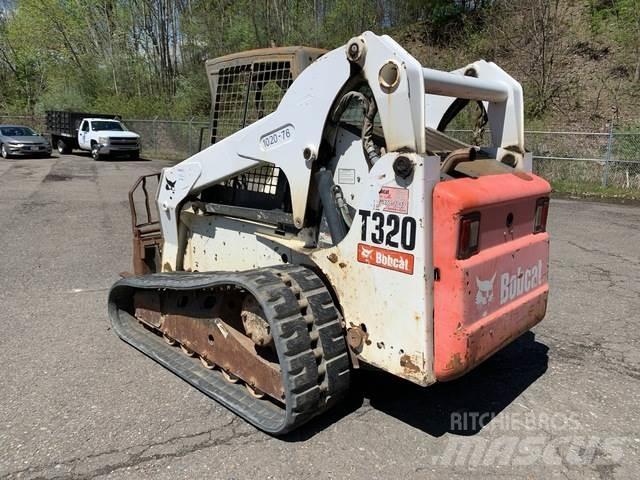Bobcat T320  스키드로더