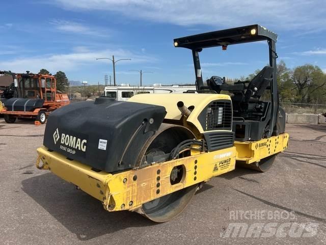 Bomag BW266AD 공기 타이어 롤러
