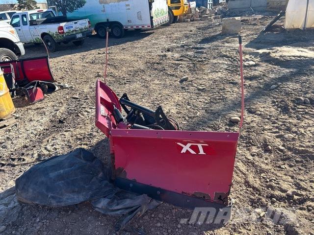 Boss XT 제설 블레이드 및 제설기